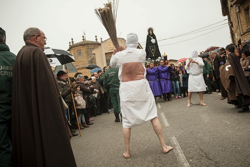 'Picaos' en el Viernes Santo de San Vicente de Sonsierra