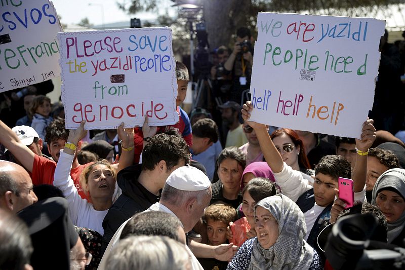 El papa Francisco implora desde Lesbos una solución para los refugiados