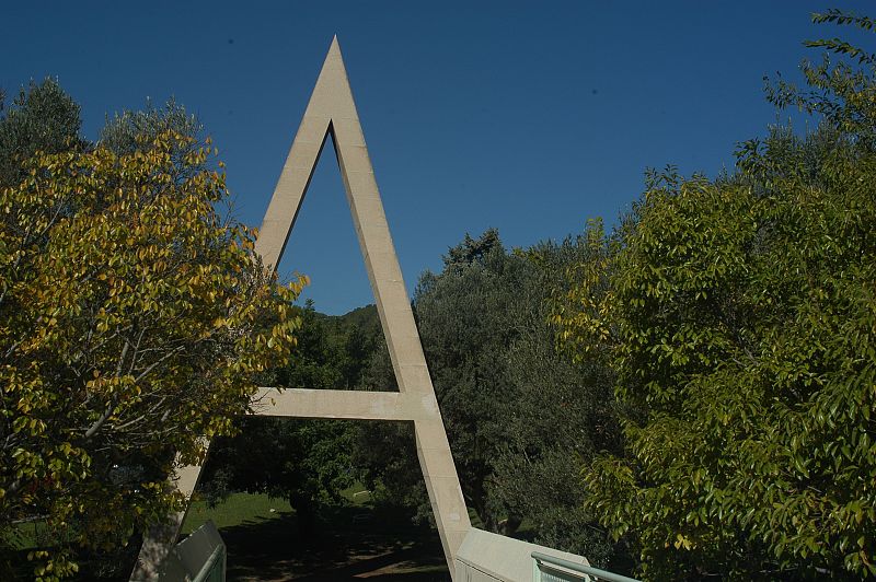 Poema visual transitable, en Barcelona, de Joan Brossa