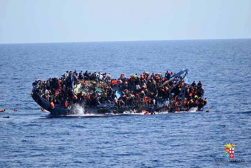 La embarcación ha zozobrado por el exceso de personas que viajaban en ella
