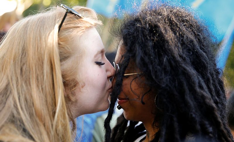 Miles de personas participan en la marcha del Orgullo LGTB de Madrid