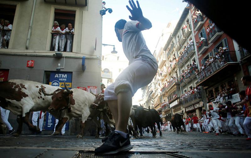 La carrera ha sido muy limpia, solo cuatro corredores han tenido que ser trasladados con contusiones al complejo hospitalario de Pamplona