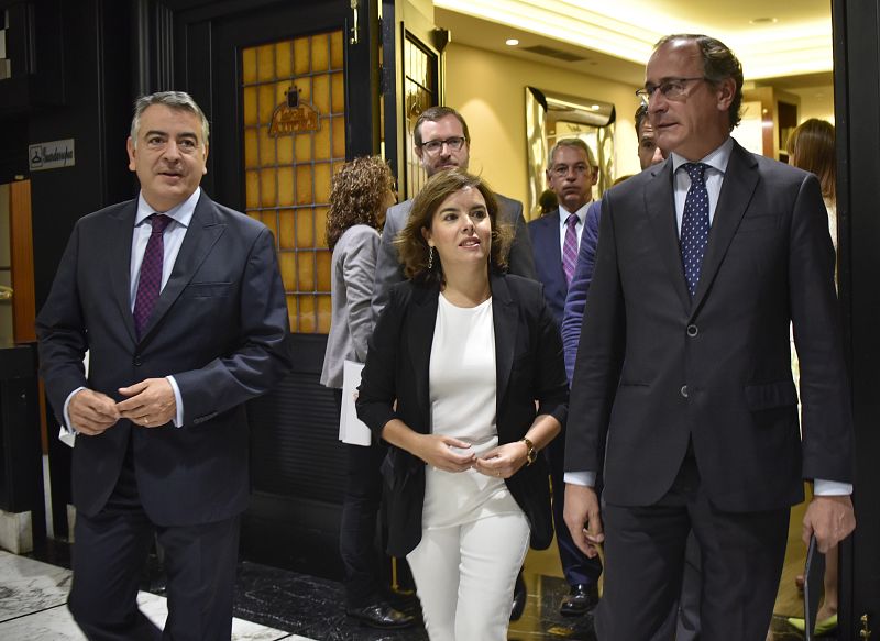 SÁENZ DE SANTAMARÍA PRESENTA A ALFONSO ALONSO EN EL FÓRUM EUROPA. TRIBUNA EUSKADI