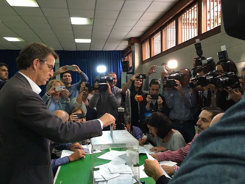El presidente de la Xunta y candidato del PP vota en Galicia