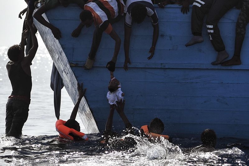 Un niño, migrante, superviviente entre dos mundos