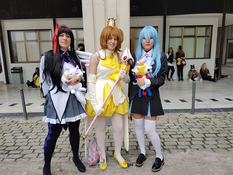Cardcaptor Sakura o Sakura, cazadora de cartas en medio de otras cosplayers
