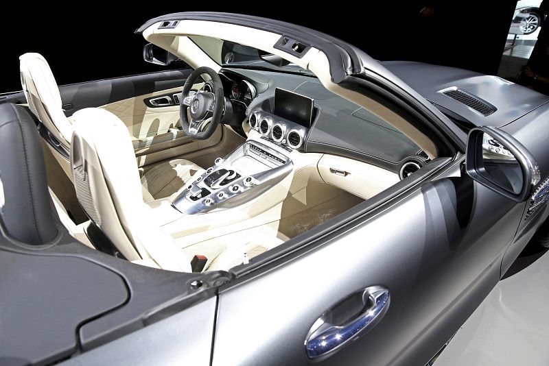 Mercedes presenta el 2017 AMG GT C Roadster en el Salón del Automóvil de Los Angeles