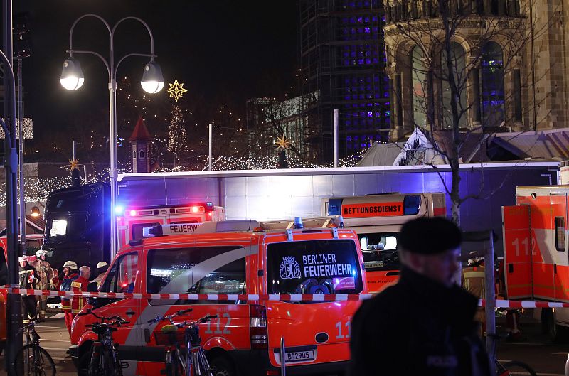 Un camión se estrella contra un mercado navideño en Berlín