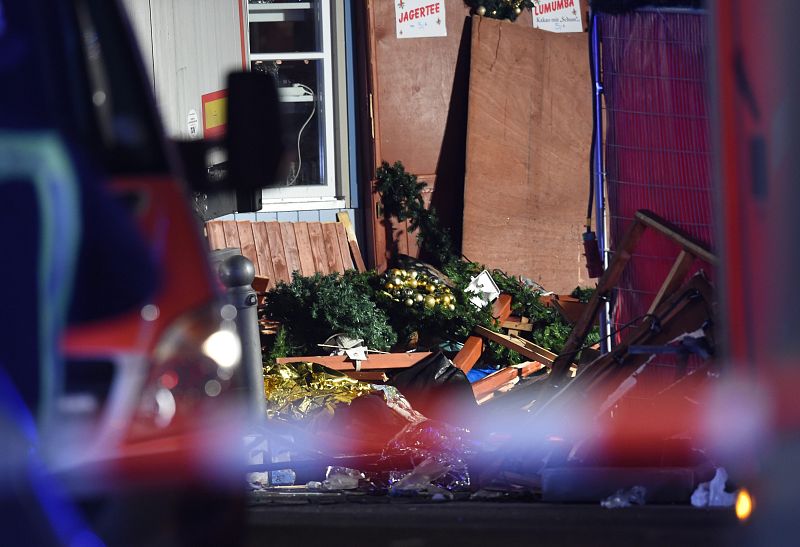 Un camión se estrella contra un mercado navideño en Berlín
