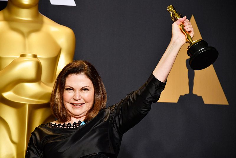 La diseLa diseñadora Colleen Atwood, ganadora del Oscar a mejor diseño de vestuario por 'Fantastic Beasts and Where to Find Them'