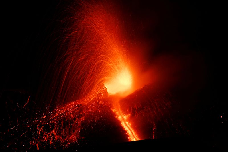 El Etna entra en erupción