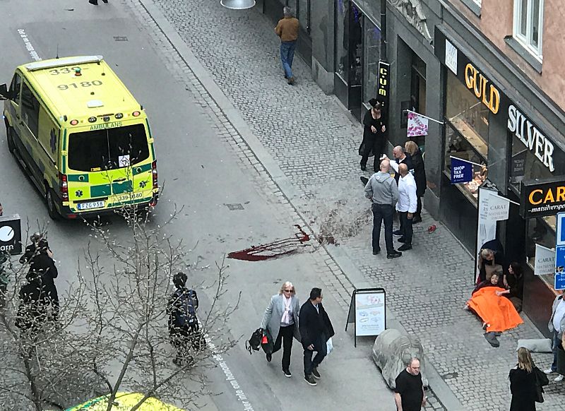 Un camión atropella a varios viandantes en Estocolmo