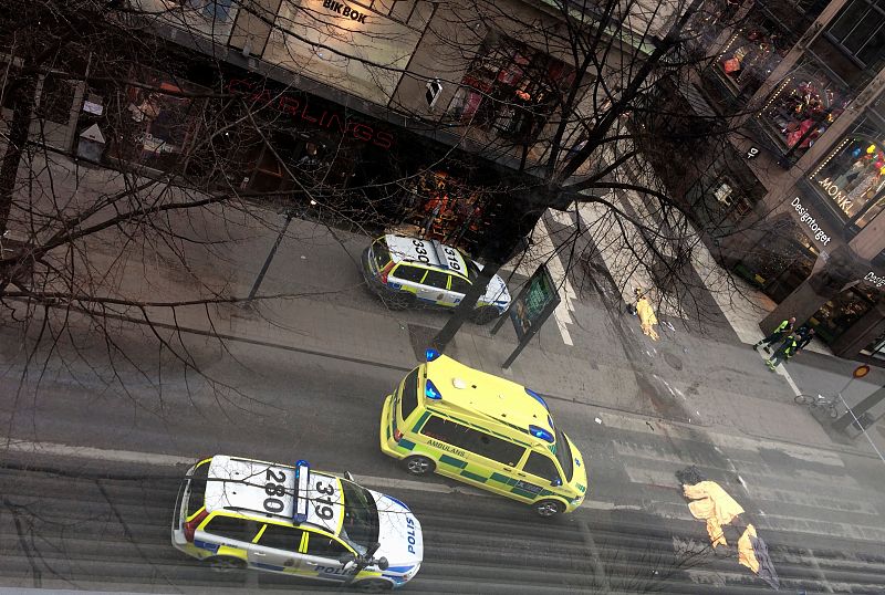Un camión atropella a varios viandantes en Estocolmo
