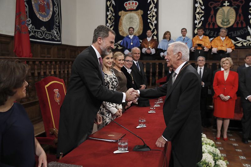 EDUARDO MENDOZA RECIBE HOY EL PREMIO CERVANTES 2016 DE MANOS DEL REY