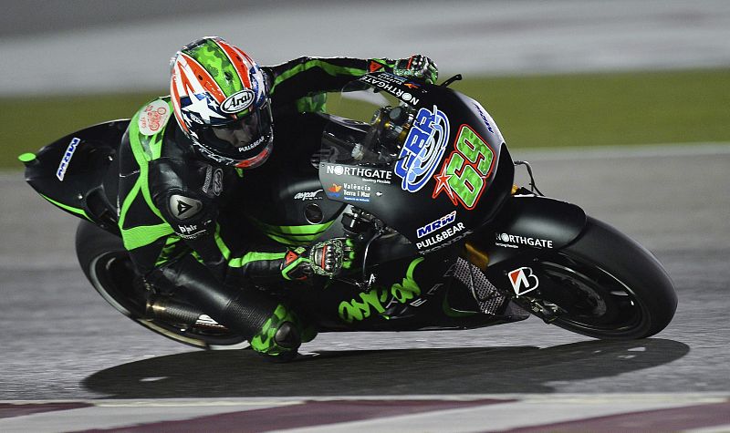 Nicky Hayden de Aspar MotoGP durante los entrenamientos para el gran premio de Motociclismo de Catar (2015).