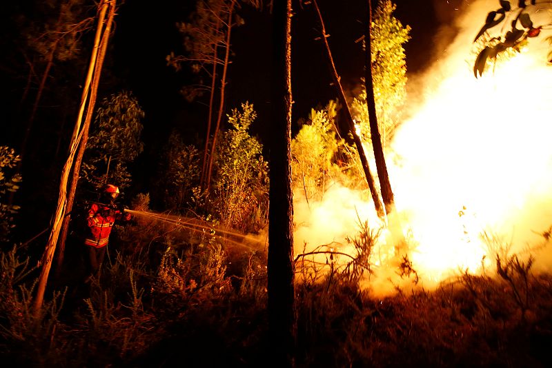 Un gran incendio asola el centro de Portugal