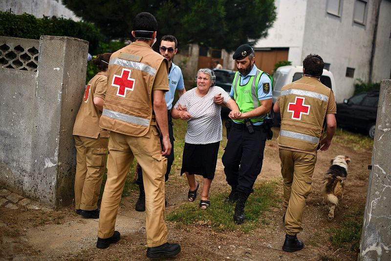 Un gran incendio asola el centro de Portugal