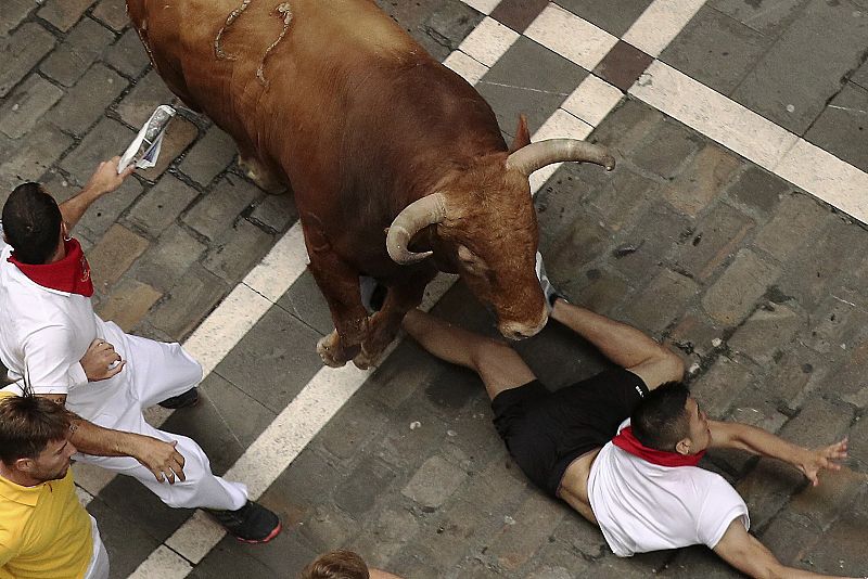 Fundador abre camino en la séptima carrera de los Sanfermines 2017