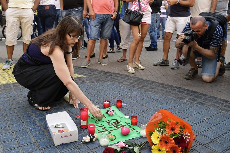 Primeras muestras de cariño hacia las víctimas del atentado terrorista