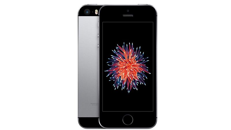 2016. iPhone SE. Aportó un toque de nostalgia, ya que era más pequeño y tenía prácticamente el mismo diseño que el iPhone 5S. Además, fue lanzado a mitad de ciclo de lanzamientos, en marzo (Apple presenta sus nuevos iPhone siempre en septiembre).