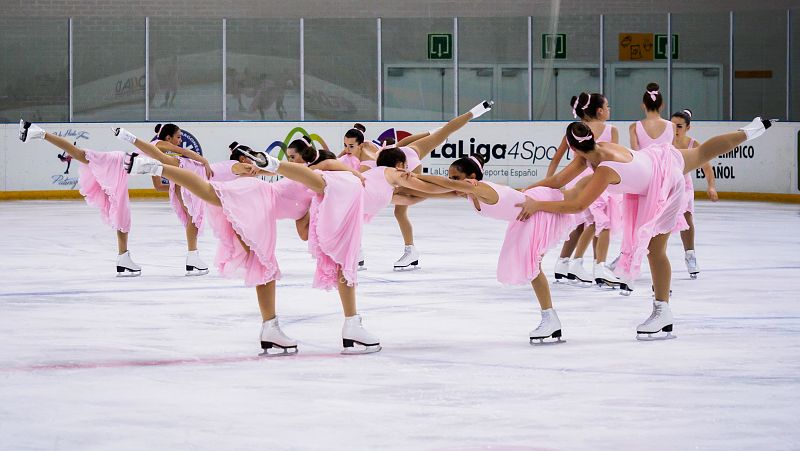 El Team Mirum durante su actuación en el Campeonato de España de patinaje artístico.