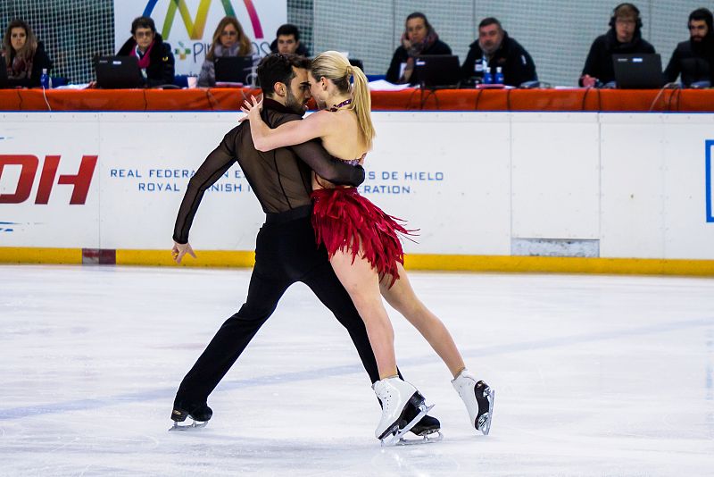 Olivia Smart y Adriá Díaz durante su actuación en el Campeonato de España de patinaje artístico.