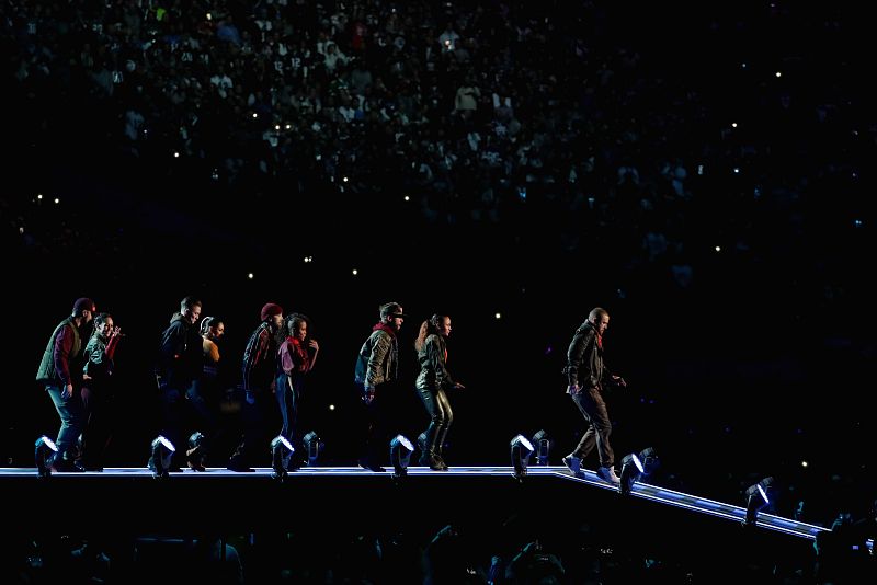 Justin Timberlake y su equipo durante el descanso de la Super Bowl