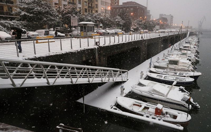 Intensa nevada en San Sebastián