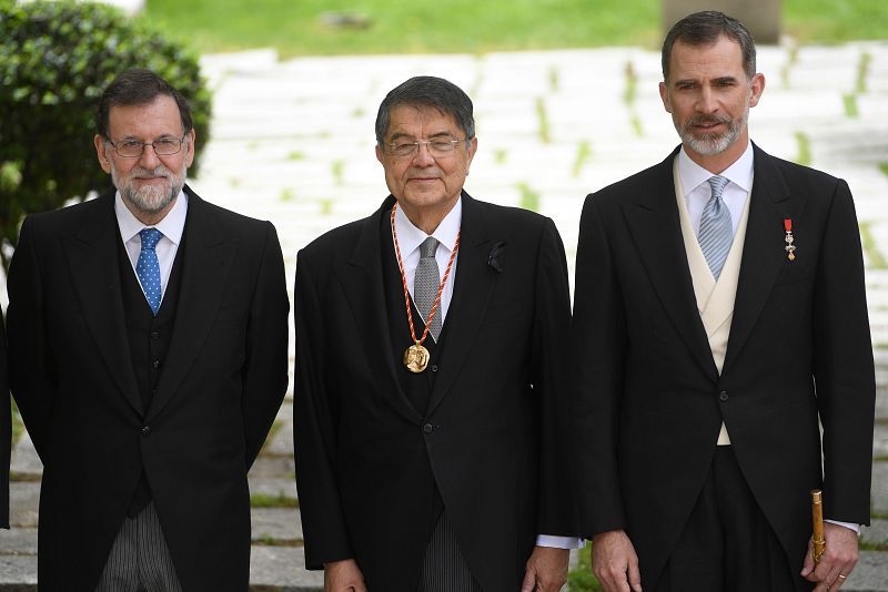 Rajoy, Sergio Ramírez y Felipe VI, tras el acto de entrega del Premio Cervantes