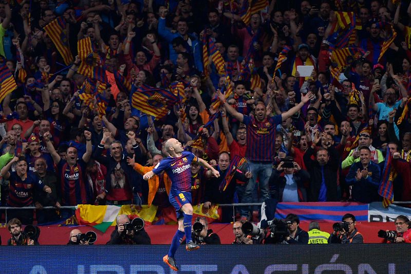 Iniesta celebra su gol en la final de la Copa del Rey del Wanda (2018).