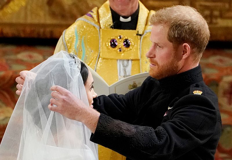 El príncipe Enrique y Meghan Markle en la Capilla de San Jorge