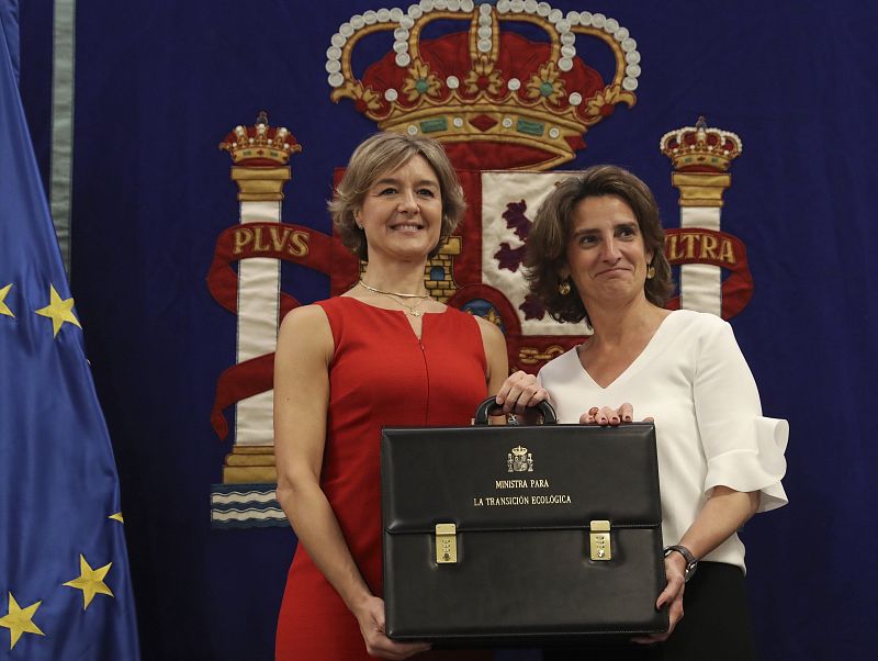 Traspaso de carteras | Transición ecológica: Isabel García Tejerina - Teresa Ribera