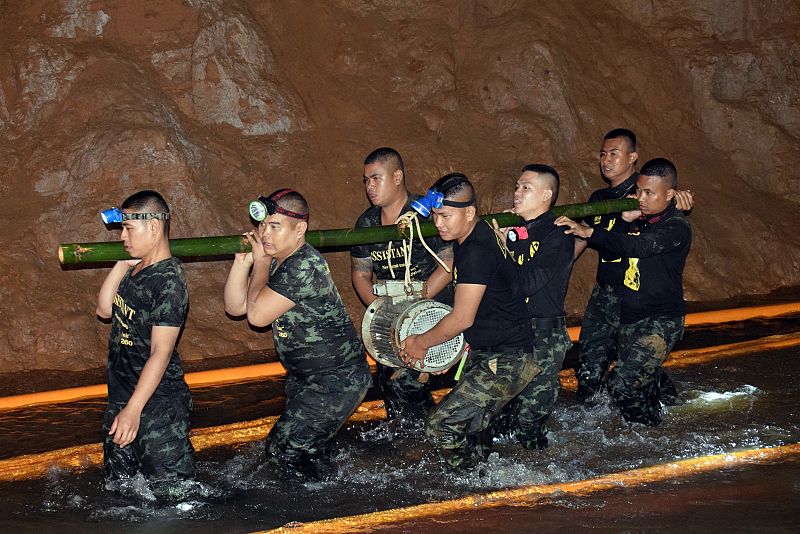 Los equipos de rescate han trabajado sin descanso hasta dar con el paradero de los 12 menores