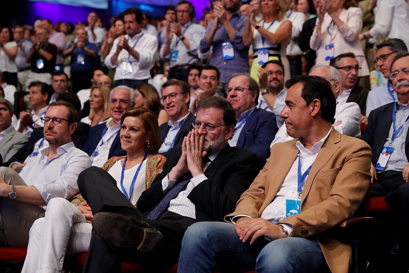 Rajoy junto a Cospedal, Maroto y Martínez-Maíllo durante la intervención de la candidata a la Presidencia del PP, Soraya Sáenz de Santamaría.