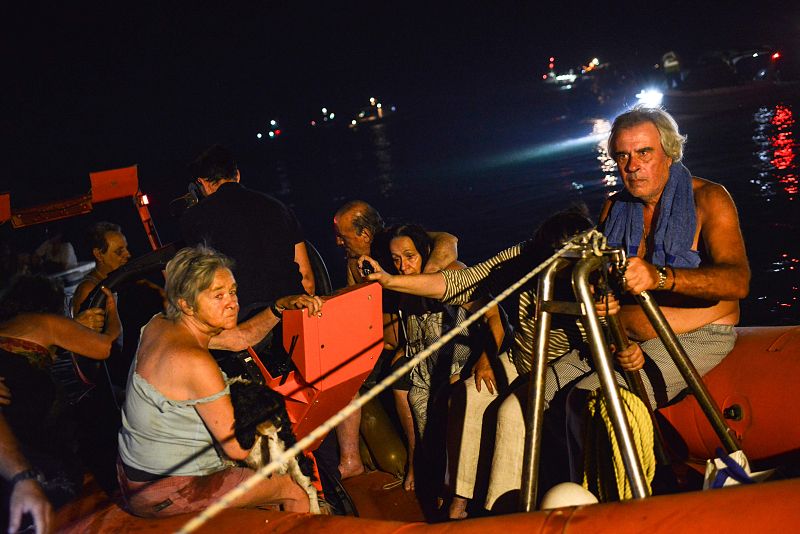 Evacuación en la población de Mati.