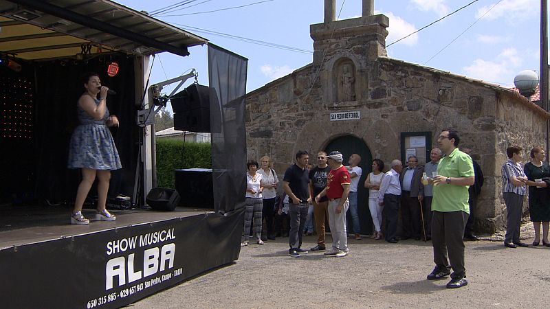 Alba en plena sesión vermú, en San Pedro de Ferrol de Rus
