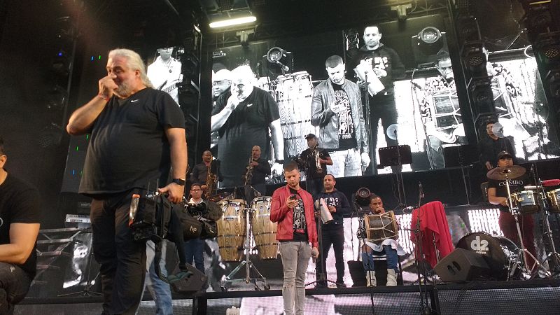 El escenario el Combo Dominicano a punto para la prueba de sonido