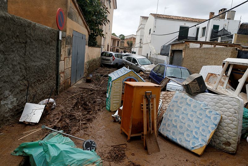 Calles cubiertas de escombros