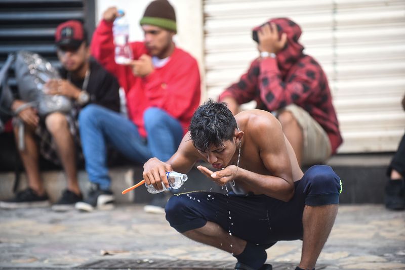 Migrantes hondureños a la espera de cruzar la frontera
