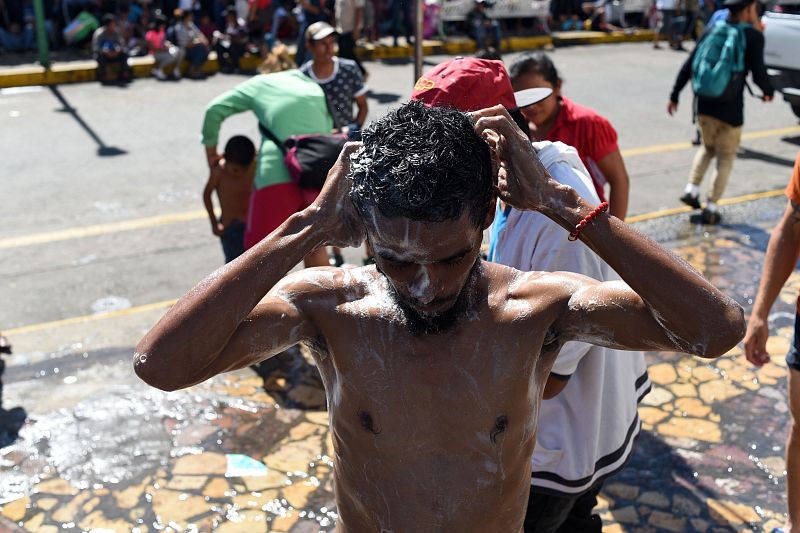 Migrantes hondureños en caravana a EE.UU.