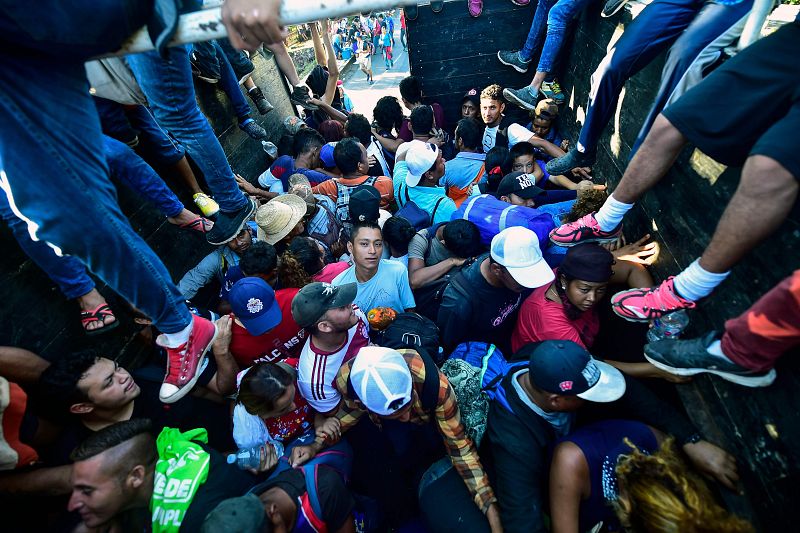 Migrantes hondureños se dirigen a EE.UU.