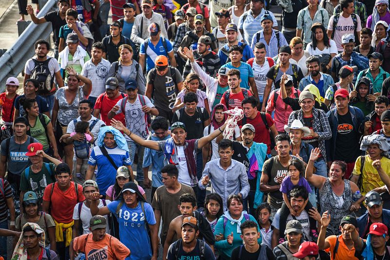 Migrantes hondureños en caravana a EE.UU.