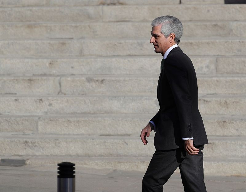 El hijo del presidente Adolfo Suarez a su llegada al Congreso