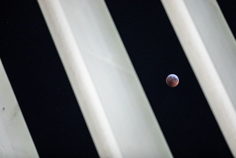 Detalle de la Luna sobre Manhattan, Nueva York