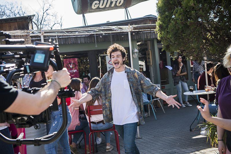 Miki durante el rodaje del videoclip de 'La venda'