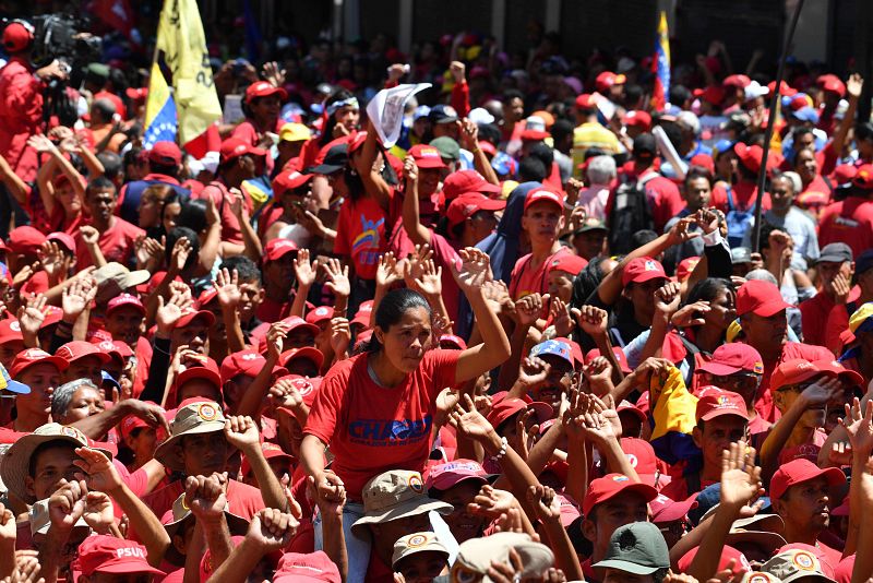 Los partidarios del presidente venezolano Nicolás Maduro también han organizado este sábado una marcha bajo el ¿Marcha Bolivariana por la Dignidad¿ en Caracas.