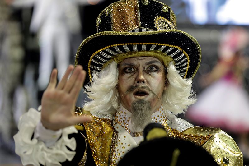 Integrantes de la escuela de samba del Grupo Especial Império da Casa Verde en la celebración del carnaval en el sambódromo de Anhembí en Sao Paulo