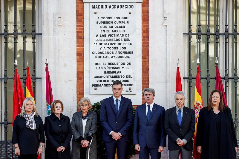 Una corona de laurel homenajea a las víctimas del 11-M 15 años después