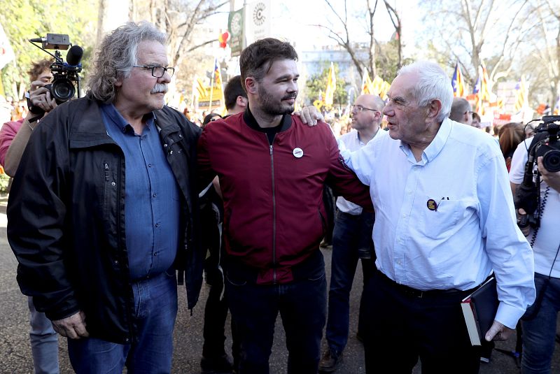 Los diputados de ERC Joan Tardá y Gabriel Rufián , junto al candidato de la formación a la alcaldía por Barcelona, Ernest Maragall