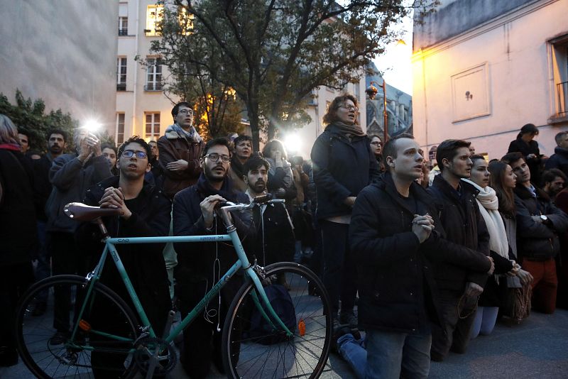 Rezos y plegarias para salvar Notre Dame